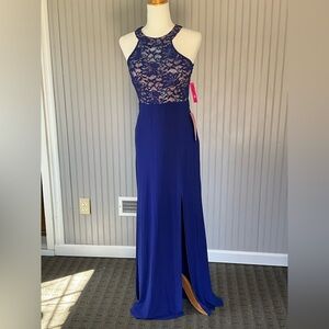 Elegant Blue Lace Evening/Prom Gown. Size 5/6. New with tags.